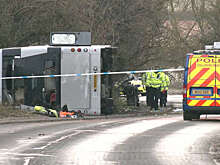 В Великобритании в городе Бриджуотер перевернулся двухэтажный автобус