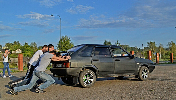 Подростки в Петрозаводске совершали угоны, просто перетаскивая авто