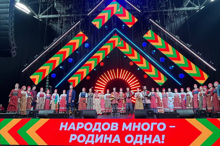 В мероприятиях ко Дню народного единства приняли участие 70 тысяч новосибирцев