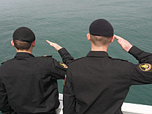 На Камчатке ветераны Великой Отечественной войны почтили память погибших моряков возложением венка в Тихом океане