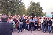 Сотни жителей Ульяновска собрались в поддержку уволенной Людмилы Шишкиной