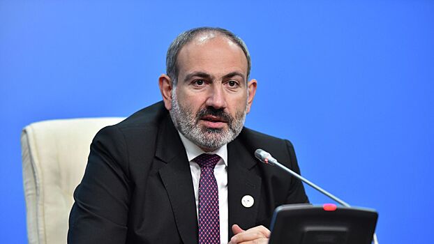 Пашинян: "Визит моей супруги на Украину излишне политизируется"