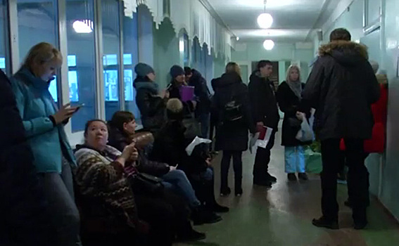 Запись первоклассников в школу на МЖК: трехзначные номера в очереди