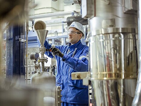 МНПЗ увеличит выработку топлива благодаря новому катализатору "Газпром нефти"