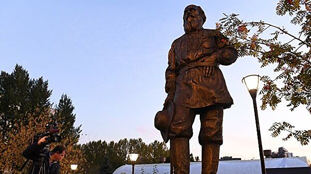 Памятник Льву Толстому открыли на территории МГИМО