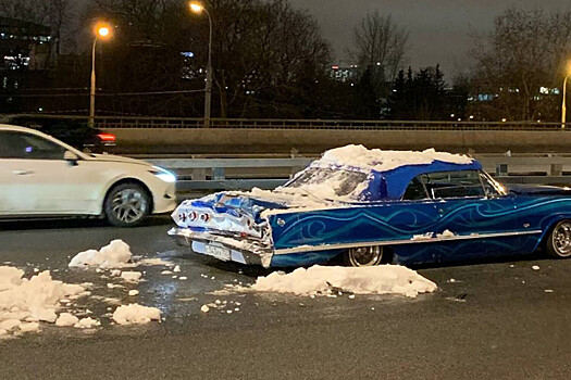 Раритетный Chevrolet разбили на ТТК в Москве