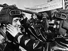 Они любили друг друга, и отправились воевать в одном танке