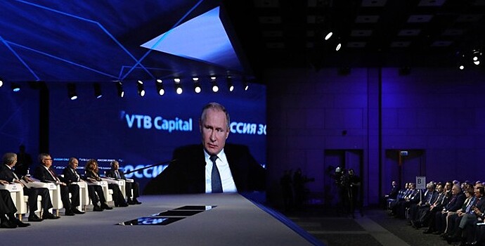 Путин посетовал на мешающую отношениям с РФ внутриполитическую борьбу в США