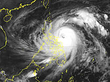 Супертайфун "Фунг-Вонг" обрушился на город Диналунган на Филиппинах