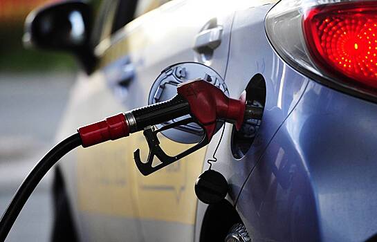 Европейцам объяснили невозможность отказа от машин на бензине