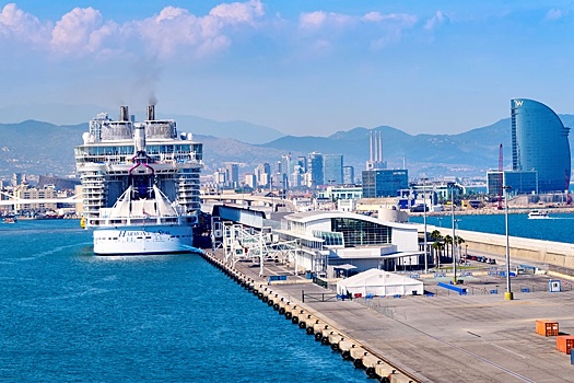 Барселона ограничит заход круизных судов в свой порт