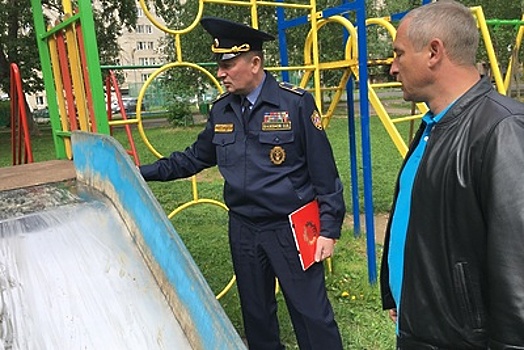 В Лобне устранили 26 нарушений безопасности на детских площадках за май