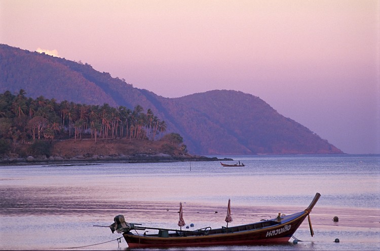 Туристка оказалась в ловушке во время пожара на лодке и сгорела заживо
