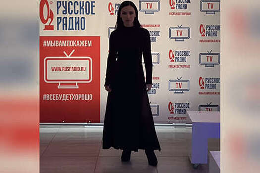 Певица Ольга Серябкина вышла на публику в облегающем платье с разрезом