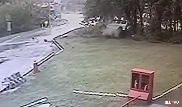 Авария в Богдановиче, в которой погиб президент местного рок-клуба, попала на видео