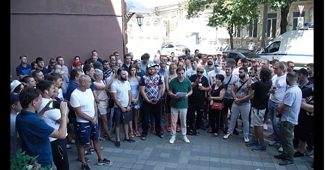 В Краснодарском крае владельцы "армянских" машин записали видеообращение к Путину