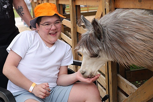 Как общение с животными помогает детям с редкими заболеваниями