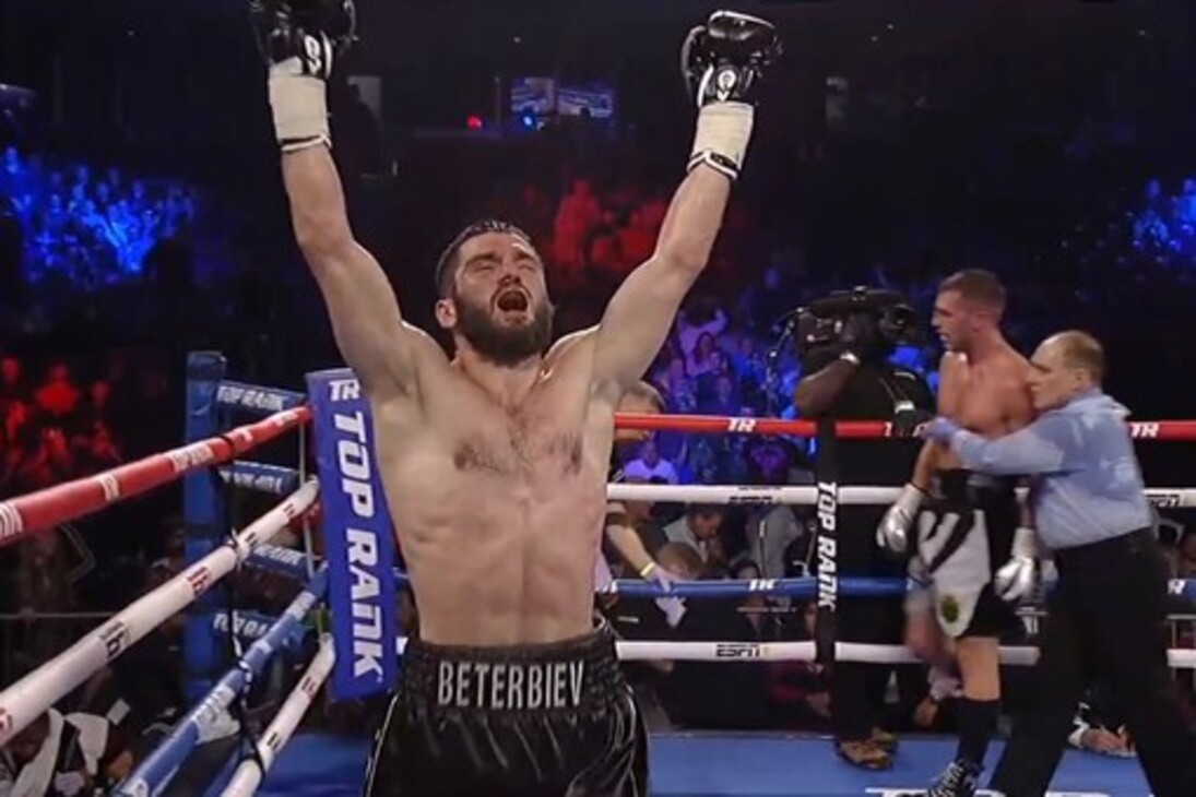 Легендарный боец. Бивол бетербиев. Реакция боксеров на бой бетербиев бивол. Реакция боксеров на бой бетербиев бивол. Бивол и бетербиев когда состоится бой.