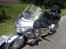 Под Самарой водитель Ford врезался в мотоцикл