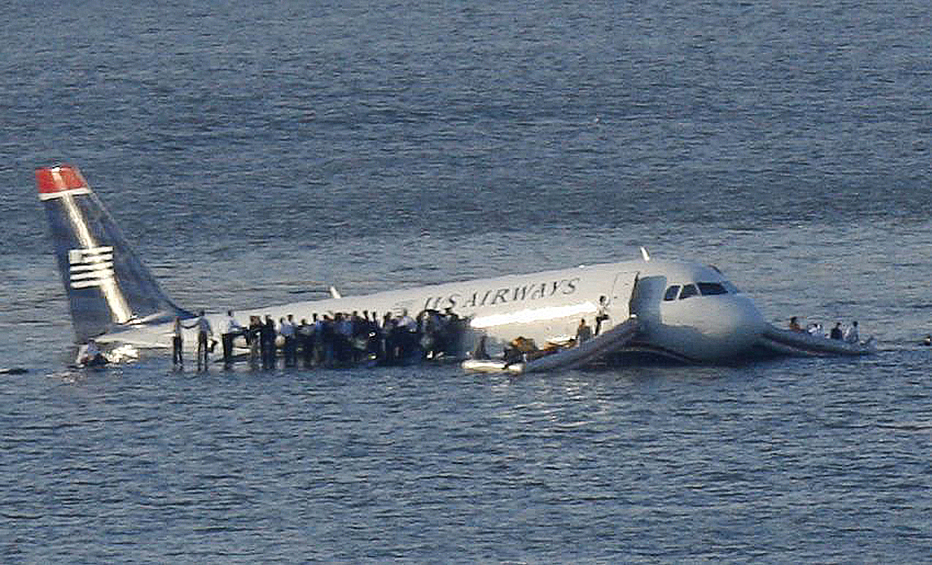Десять лет назад, 15 января 2009 года, авиалайнер Airbus A320-214, выполнявший маршрут Нью-Йорк—Шарлотт—Сиэтл, всего через 1,5 минуты после взлёта столкнулся со стаей канадских казарок, и у него отказали оба двигателя. Столкновение произошло на высоте 975 метров