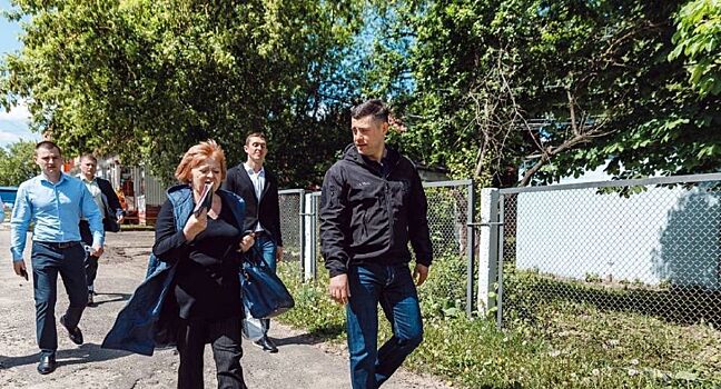 Артамонов провел пеший обход микрорайона Венюково