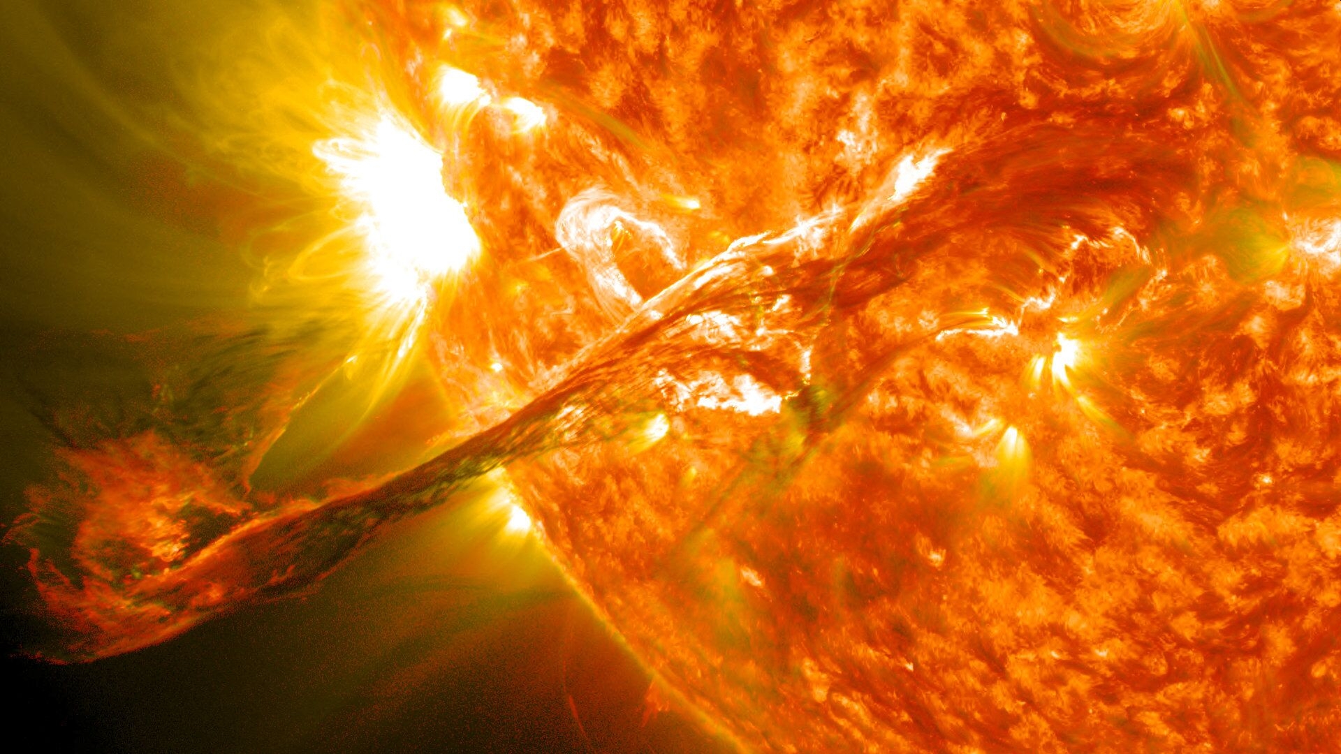 В Иркутске зафиксировали аномальное количество вспышек на Солнце в мае