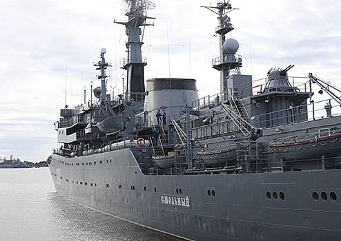 Учебный корабль ВМФ России «Смольный» прибыл в центральную часть Средиземного моря