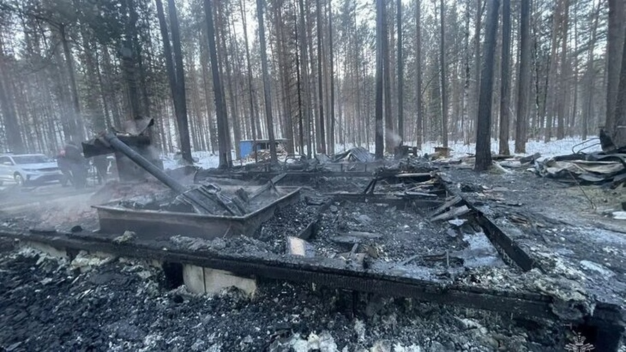 Три человека погибли при пожаре на базе отдыха в Хакасии