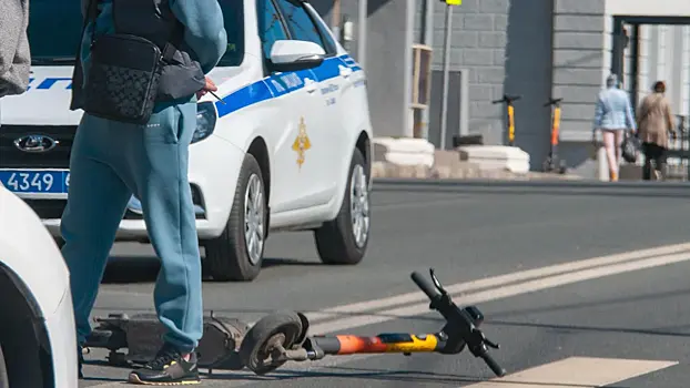 В Петербурге ищут водителя Tesla, сбежавшего с места ДТП