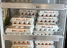Москвичи раскупили в магазине дорогие яйца и проигнорировали дешевые