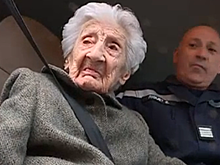 Пожарные исполнили мечту 112-летней француженки