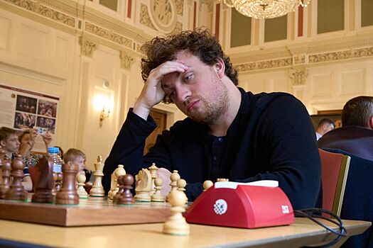 Шахматист Ян Непомнящий выиграл Кубок Карпова, американец Ханс Ниманн — предпоследний