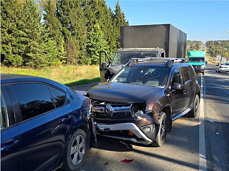 Водитель фургона устроил массовое ДТП