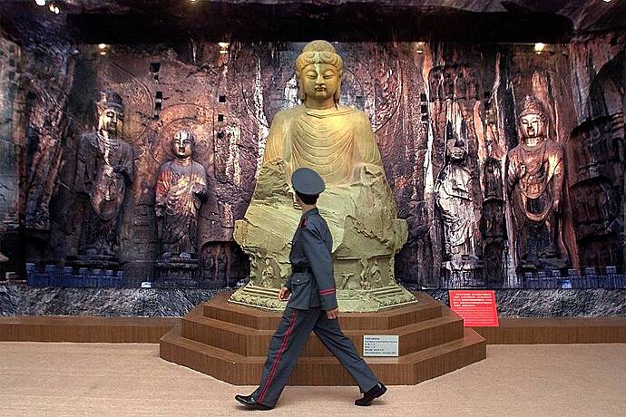 Мужчина объяснил кражу из храма одобрительным жестом Будды