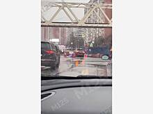 В Москве под машиной провалился асфальт