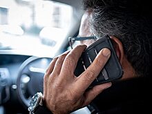 Некоторым водителям праворульных авто приходят штрафы из-за пассажира с телефоном рядом
