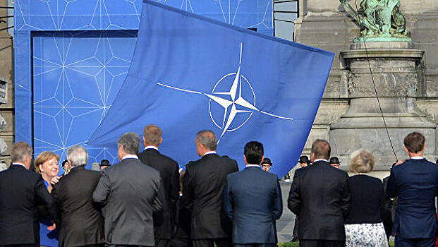 НАТО хочет сплотиться за счет "российской угрозы", заявили в МИД