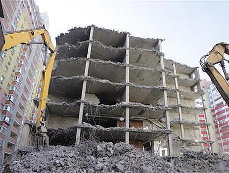 В Самаре начали демонтировать недостроенную девятиэтажку на пересечении улиц Карла Маркса и Киевской