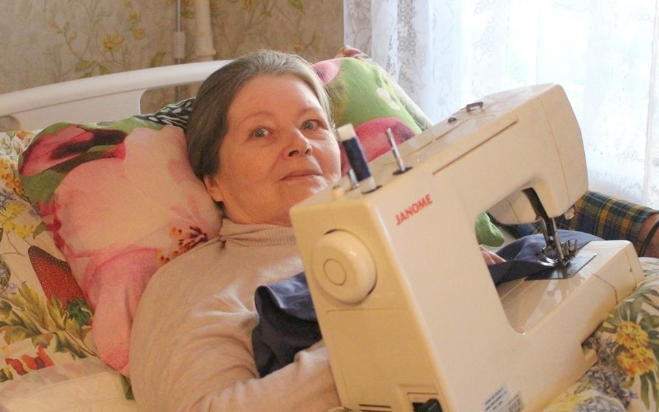 Модельер-инвалид из Рязанской области изготавливает бельё для участников СВО