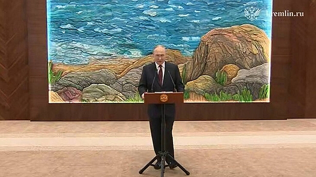 Путин заявил, что не ожидал новых санкций США против нефтяных компаний РФ