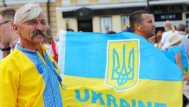 Больше половины украинцев хотят уехать из страны