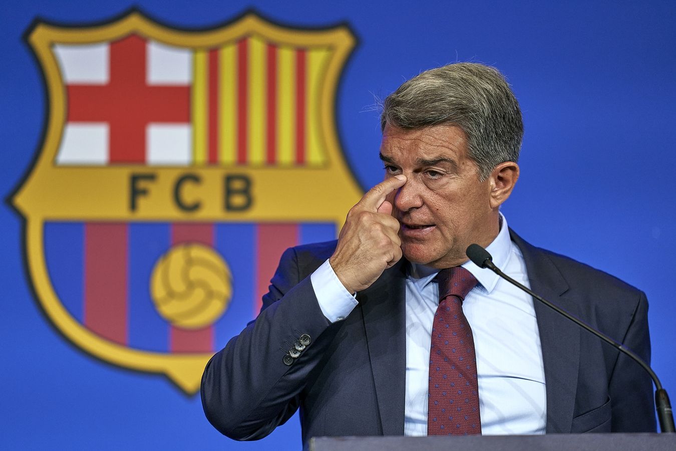 Президент «Барселоны» Лапорта принял решение о будущем Хави в клубе — источник