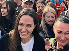 Анжелина Джоли находится на Украине с гуманитарной миссией