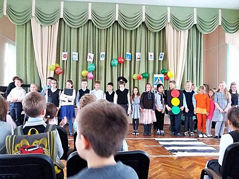 Учащиеся школы № 1534 совершили путешествие в «Страну дорожных знаков»