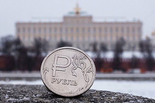 Рубль вечером продолжает расти на внутренних факторах