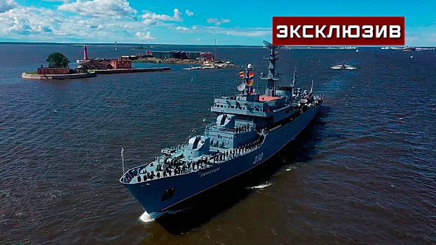 Величественным строем: тренировку парада на День ВМФ сняли с коптера в Кронштадте