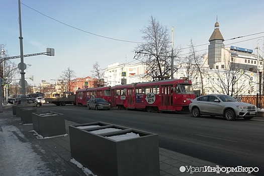 В центре Екатеринбурга ДТП парализовало движение трамваев