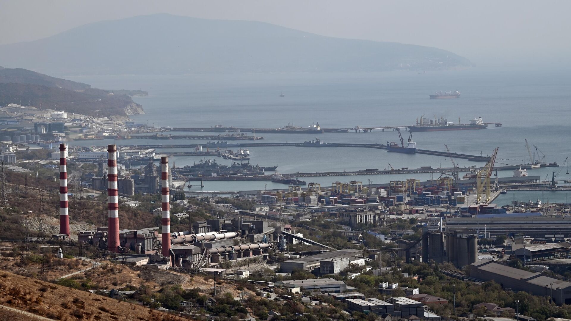 V napadu z brezpilotnimi letalniki v Novorosijsku poškodovanih 20 stanovanj in 15 hiš