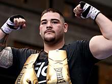 Руис случайно нанес мощный хук с левой собственному тренеру