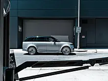 Range Rover превратили в слиток серебра на огромных колёсах